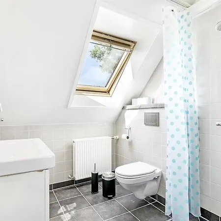 Vakantiehuis Five-bedroom Holiday In *