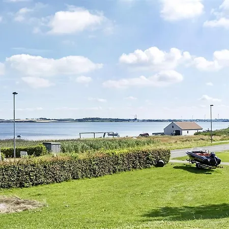 Vakantiehuis Five-bedroom Holiday In
