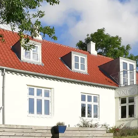 Vakantiehuis Five-bedroom Holiday In