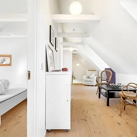 Vakantiehuis Five-bedroom Holiday In *